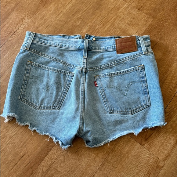 LEVIS SHORTS - Picture 2 of 4
